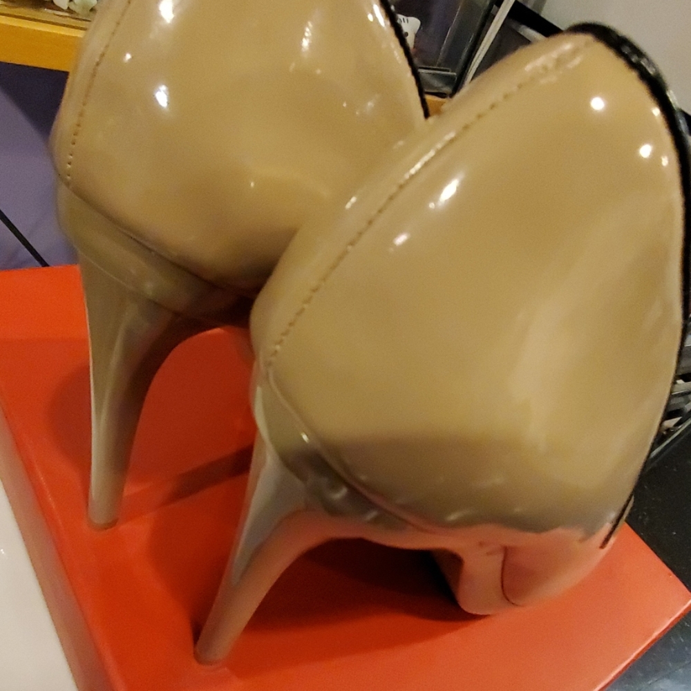 High heels - Picture 3 of 6